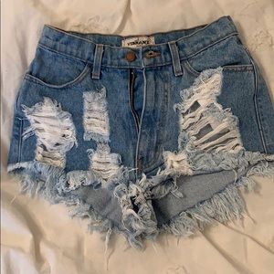 Light/medium wash mid rise denim short.